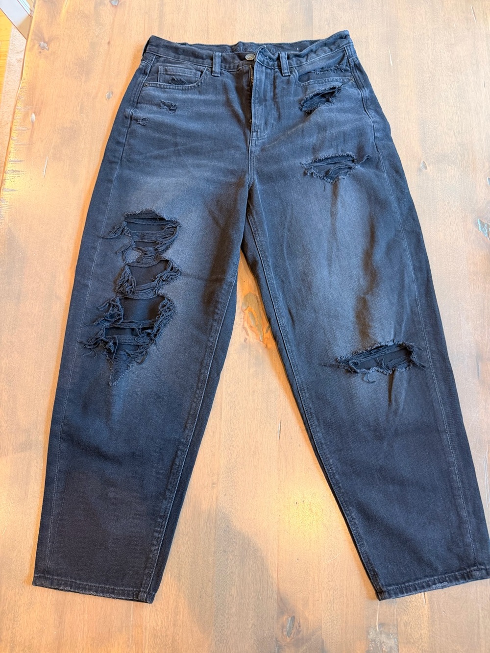 American Eagle Outfitters Black Distressed Relaxed Mom Jeans 6 Short